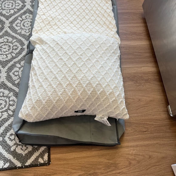 NWOT Pair of 20x20 DKNY white pillow shams - Picture 2 of 9